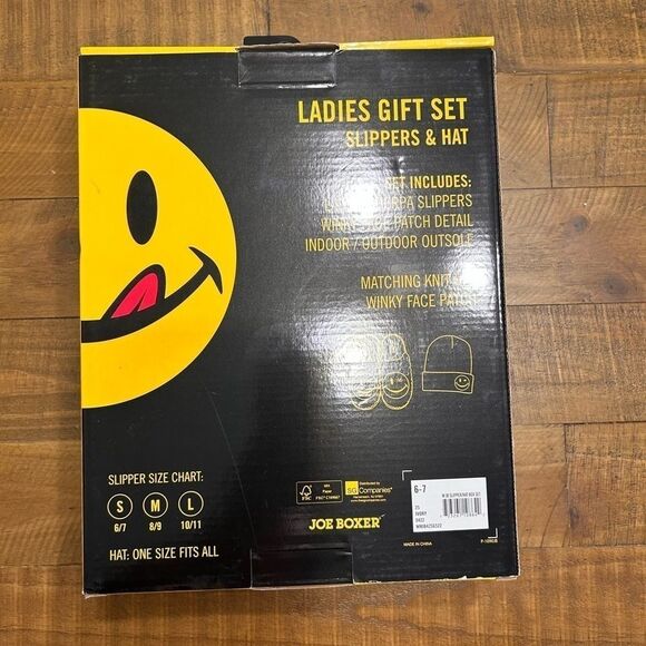 Joe Boxer Women”s Smiley Face Slipper and Hat Gift Set - Picture 4 of 5